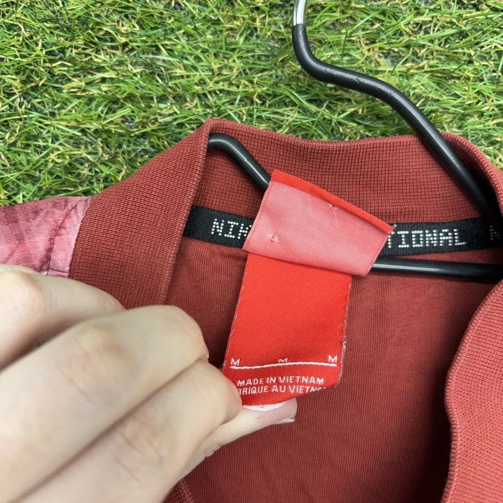 Nike International Jacket Womens Medium Windbreaker Full Zip Up Softshell Red